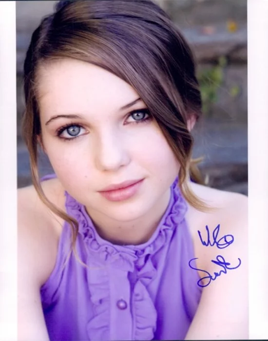 Sammi Hanratty autograph