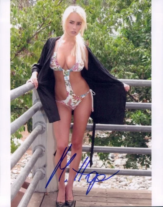 Mia Hope autograph