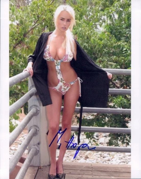 Mia Hope autograph