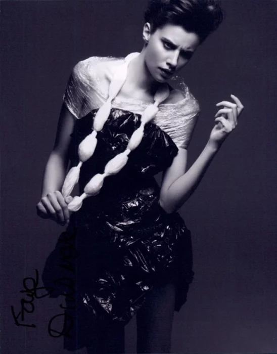 Faye Dinsmore autograph