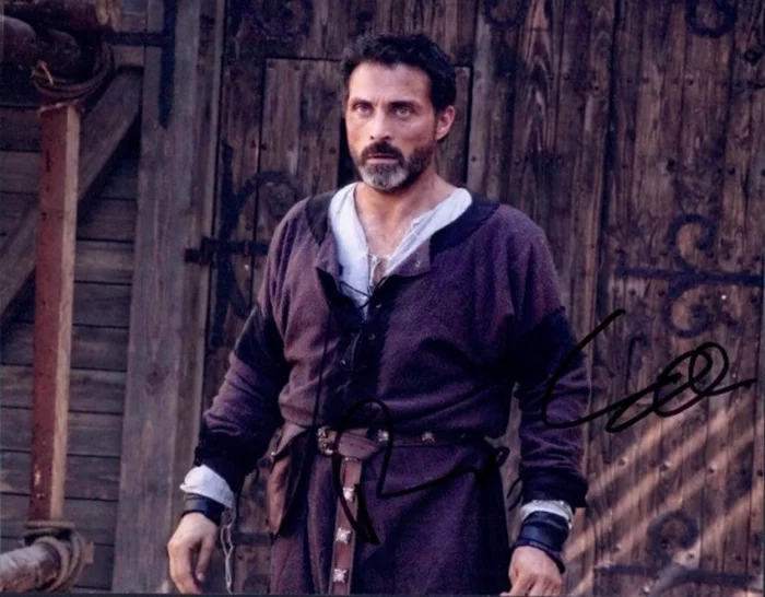 Rufus Sewell autograph