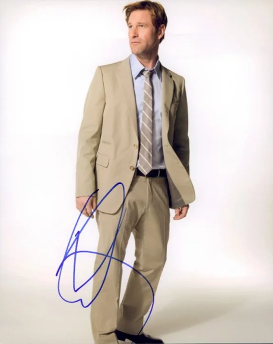Aaron Eckhart autograph