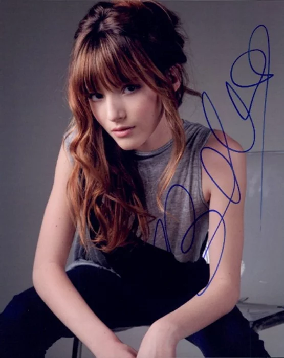 Bella Thorne autograph