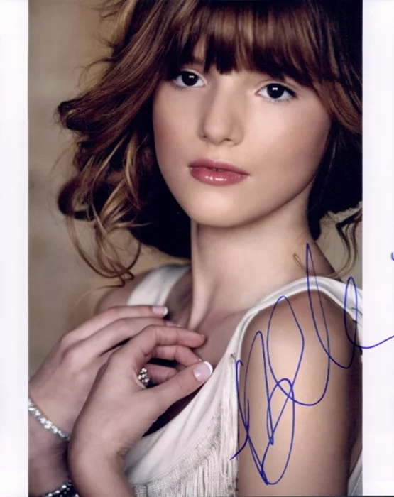 Bella Thorne autograph