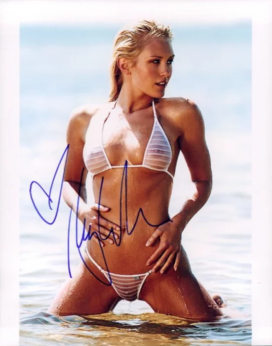 Nicky Whelan autograph