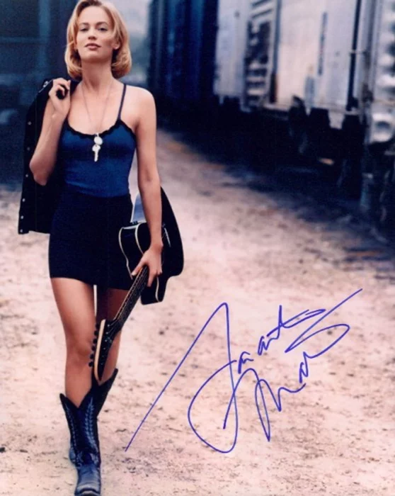 Samantha Mathis autograph