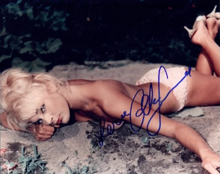 Elke Sommer autograph