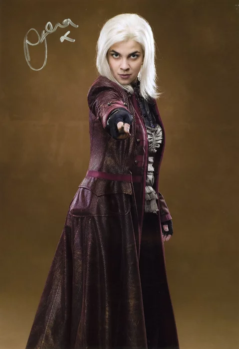Natalia Tena autograph