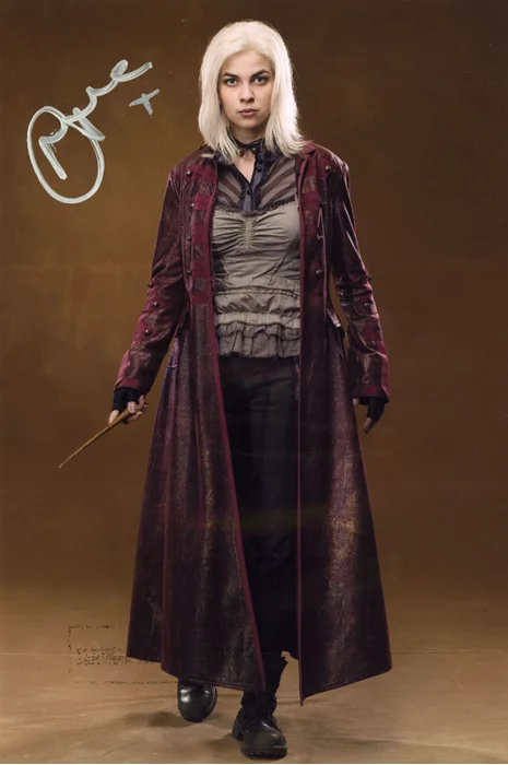 Natalia Tena autograph
