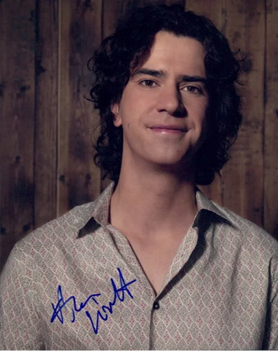 Hamish Linklater autograph