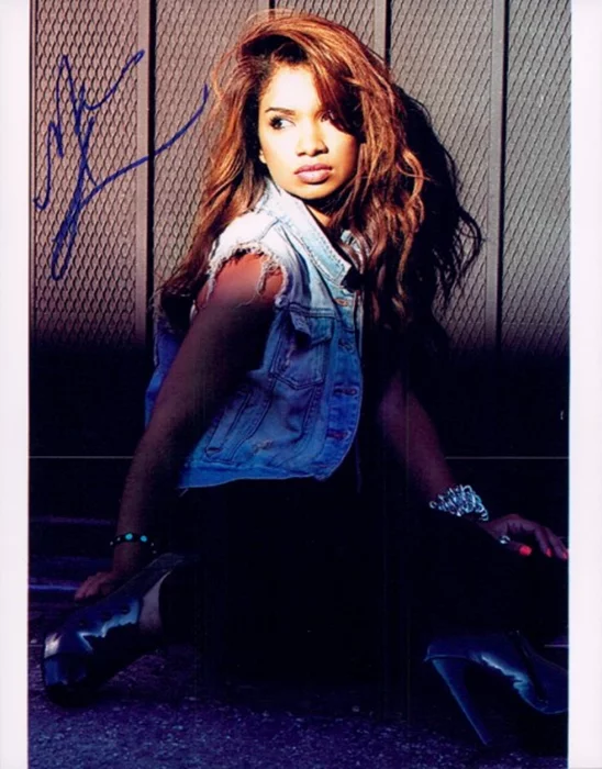 Marisa Lauren autograph