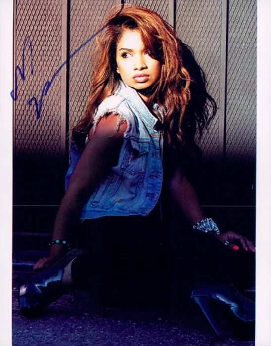 Marisa Lauren autograph