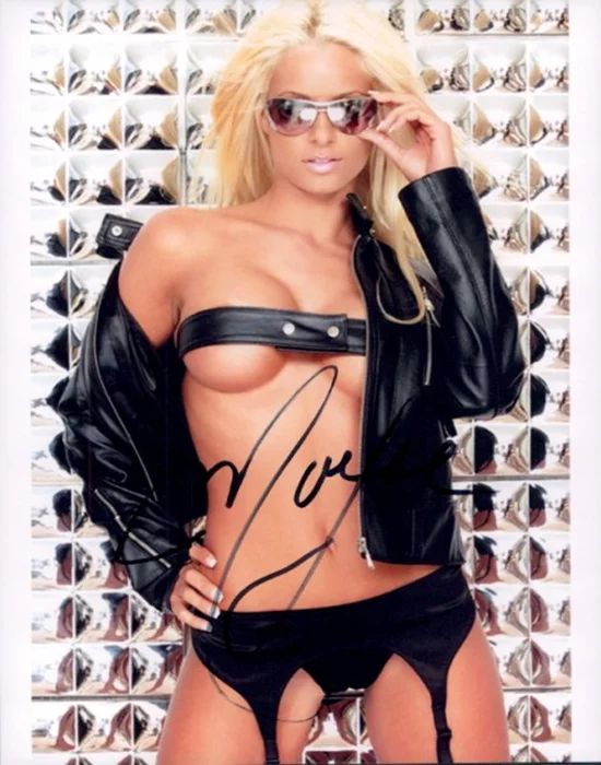 Maryse autograph