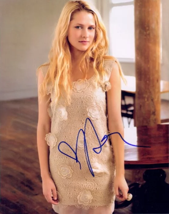 Teresa Palmer autograph