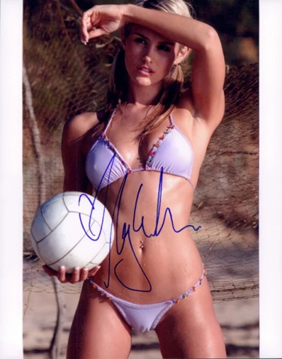 Nicky Whelan autograph