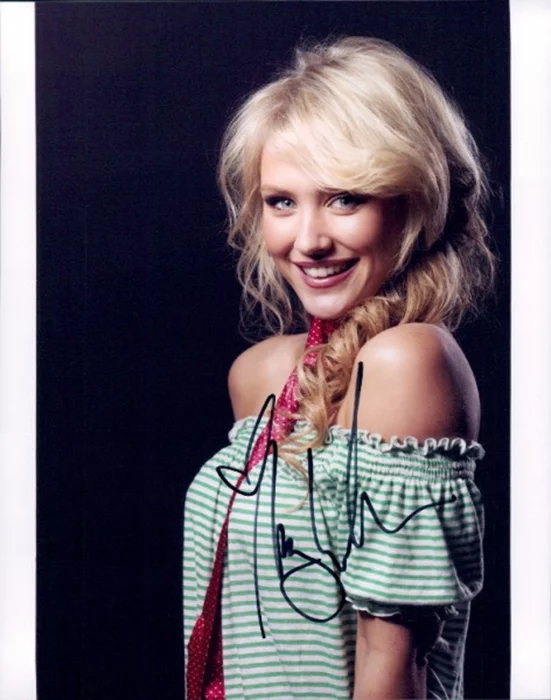 Nicky Whelan autograph
