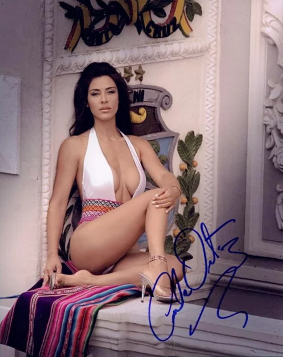 Carla Ortiz autograph