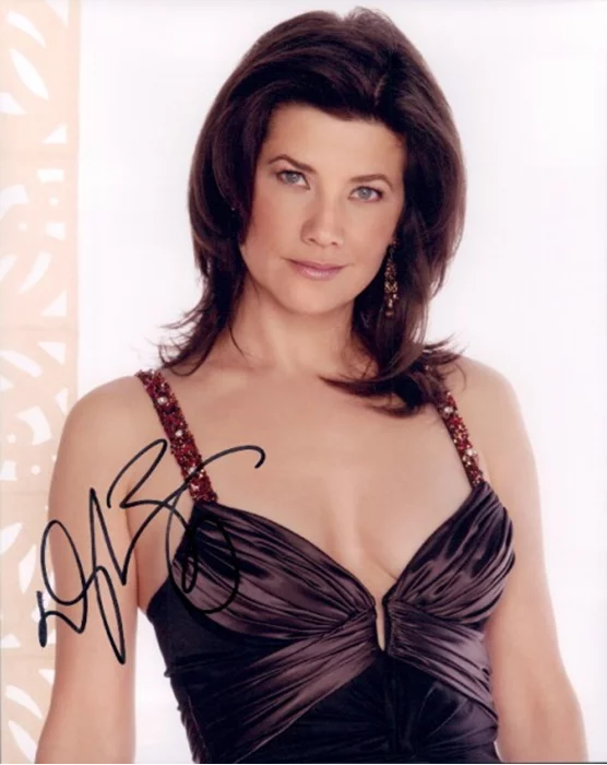 Daphne Zuniga autograph