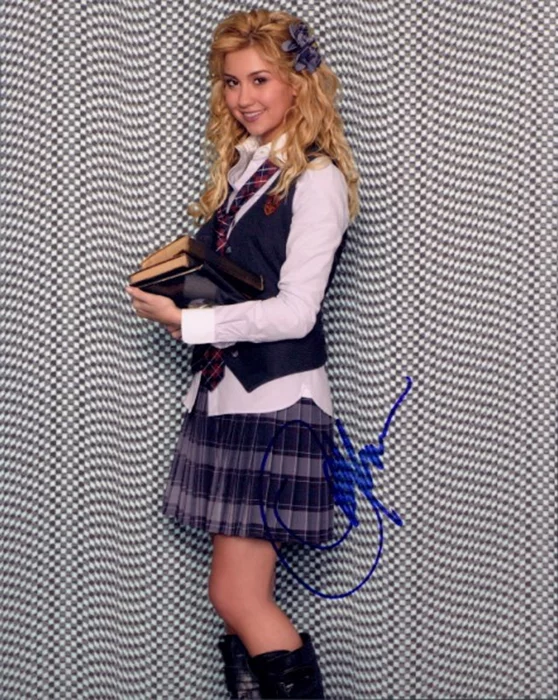 Chelsea Staub autograph