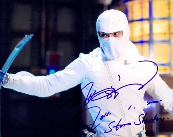 Byung-Hun Lee autograph