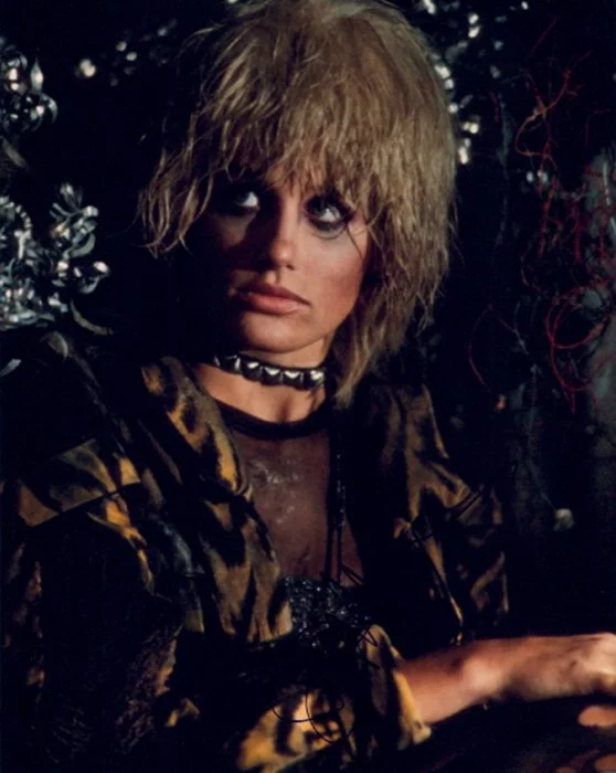 Daryl Hannah autograph