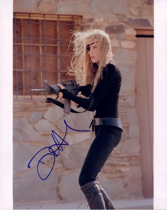 Daryl Hannah autograph