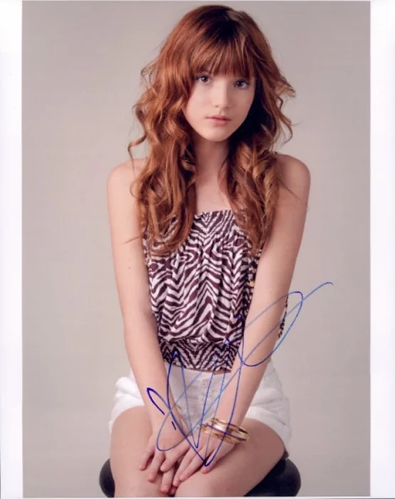 Bella Thorne autograph