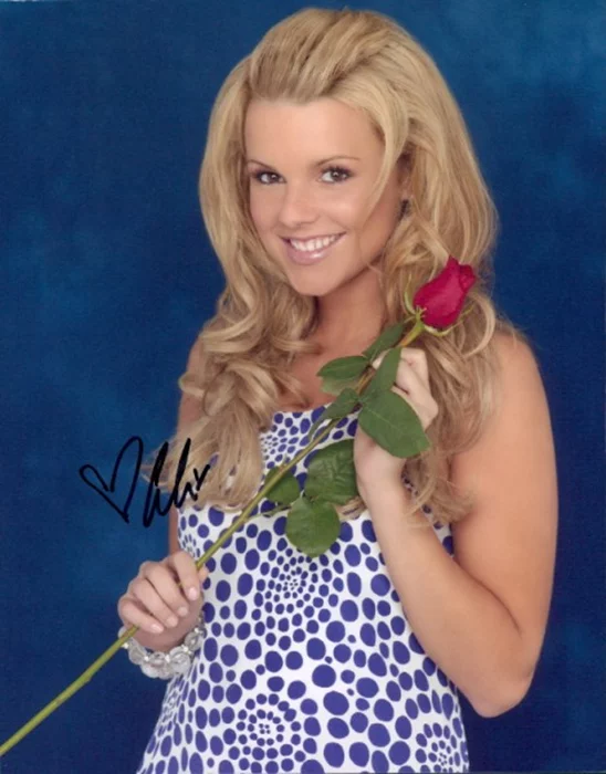 Ali Fedotowsky autograph