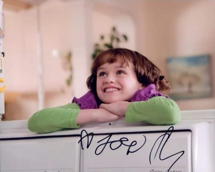 Joey King autograph