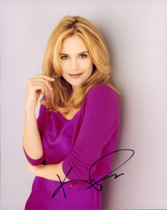 Kelly Preston autograph