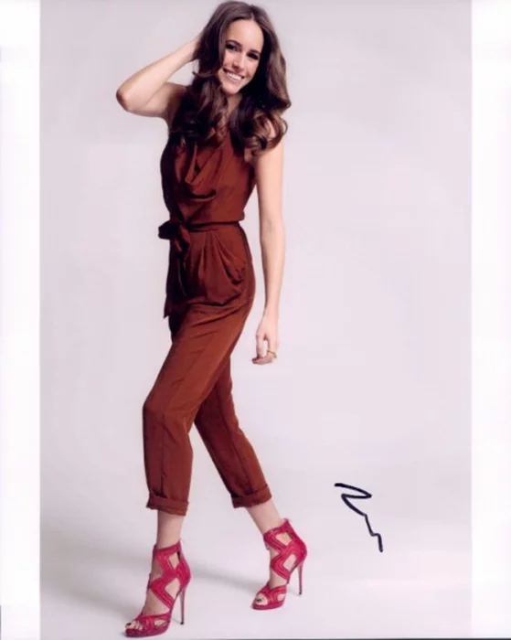 Louise Roe autograph