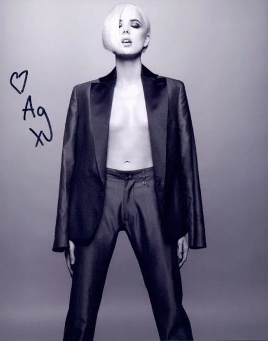 Agyness Deyn autograph