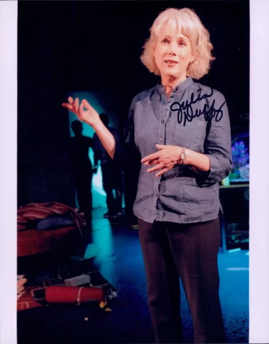 Julia Duffy autograph