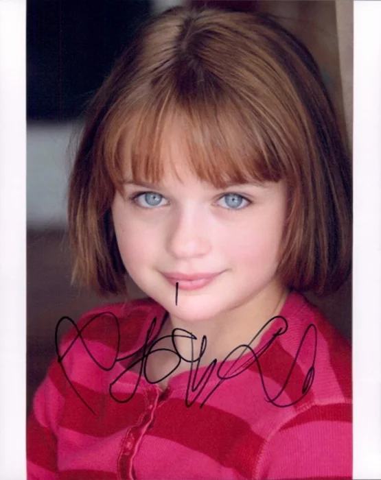 Joey King autograph