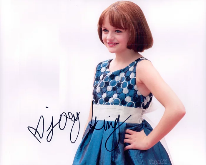 Joey King autograph