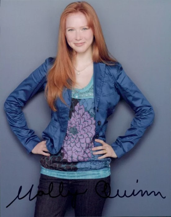 Molly Quinn autograph