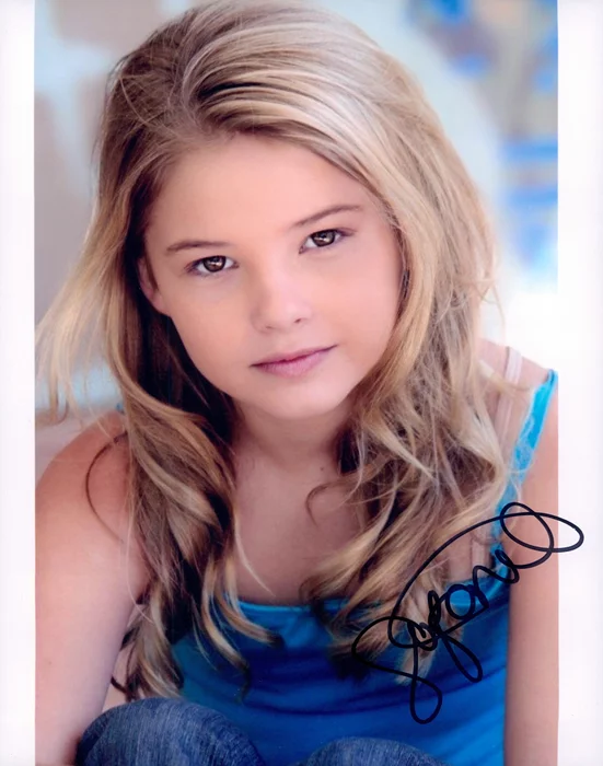 Stefanie Scott autograph