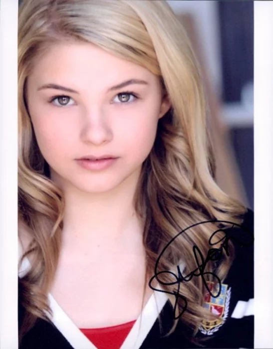 Stefanie Scott autograph
