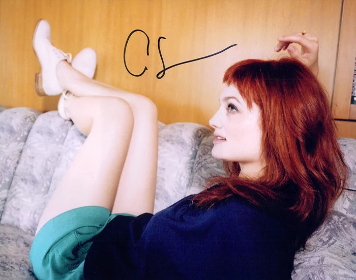 Alison Sudol autograph