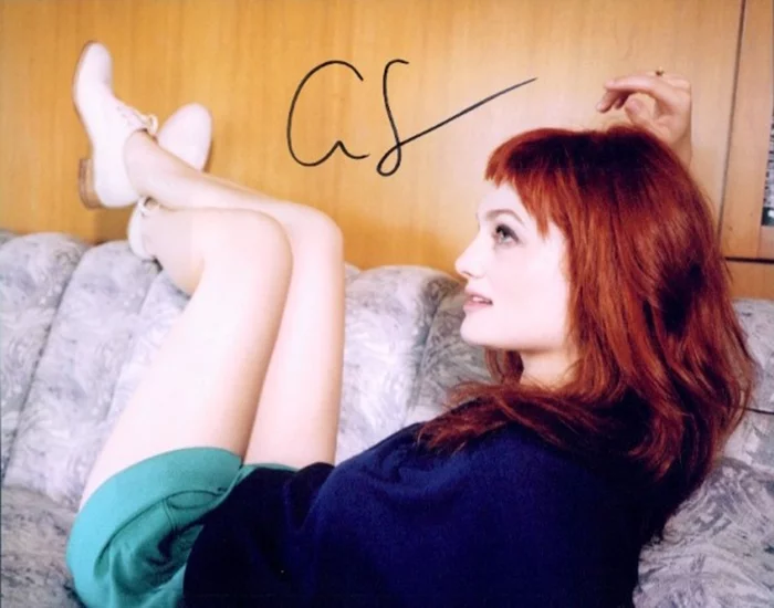 Alison Sudol autograph
