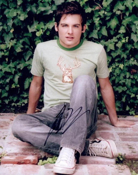 Kevin Zegers autograph