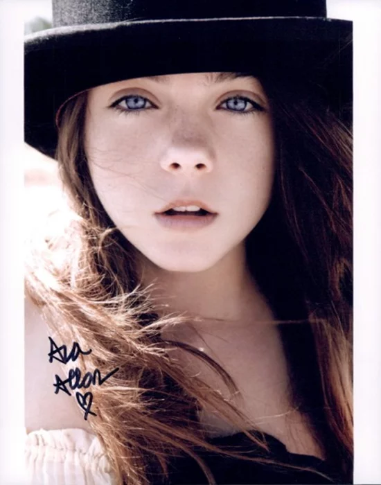Ava Allan autograph