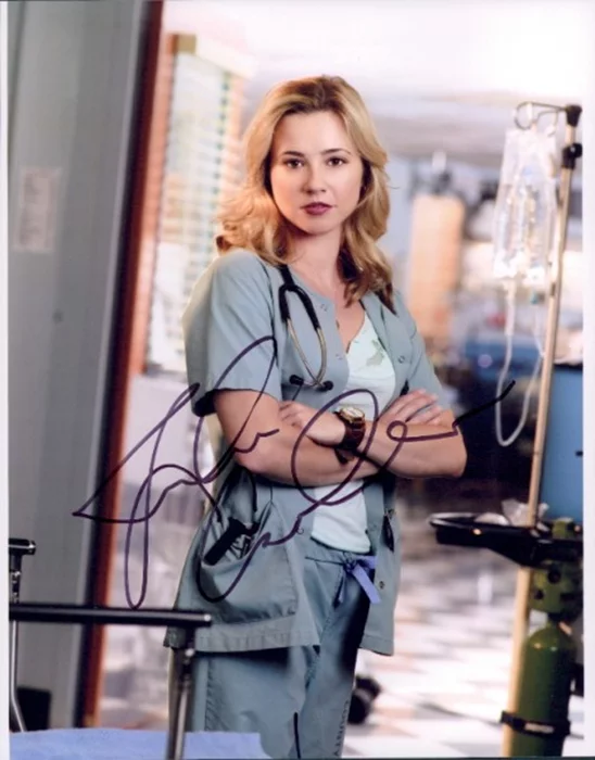 Linda Cardellini autograph