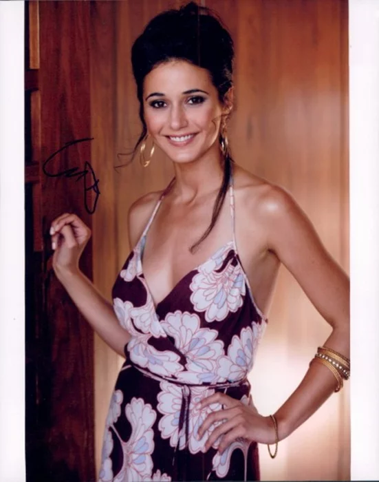 Emmanuelle Chriqui autograph