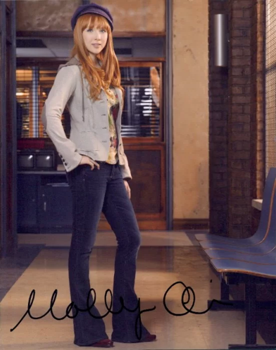 Molly Quinn autograph