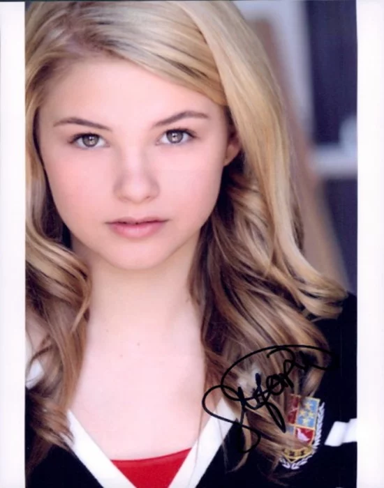 Stefanie Scott autograph