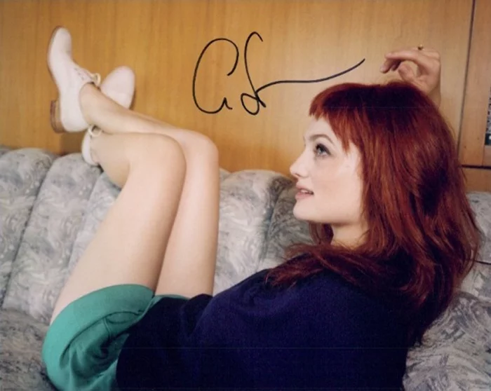 Alison Sudol autograph
