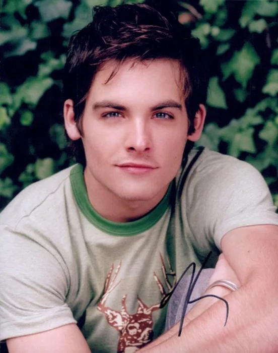 Kevin Zegers autograph