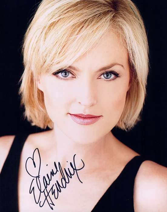 Elaine Hendrix autograph