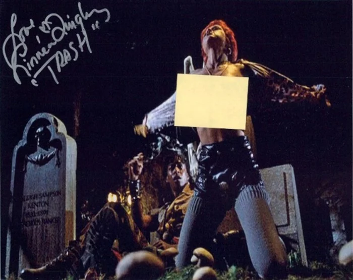 Linnea Quigley autograph